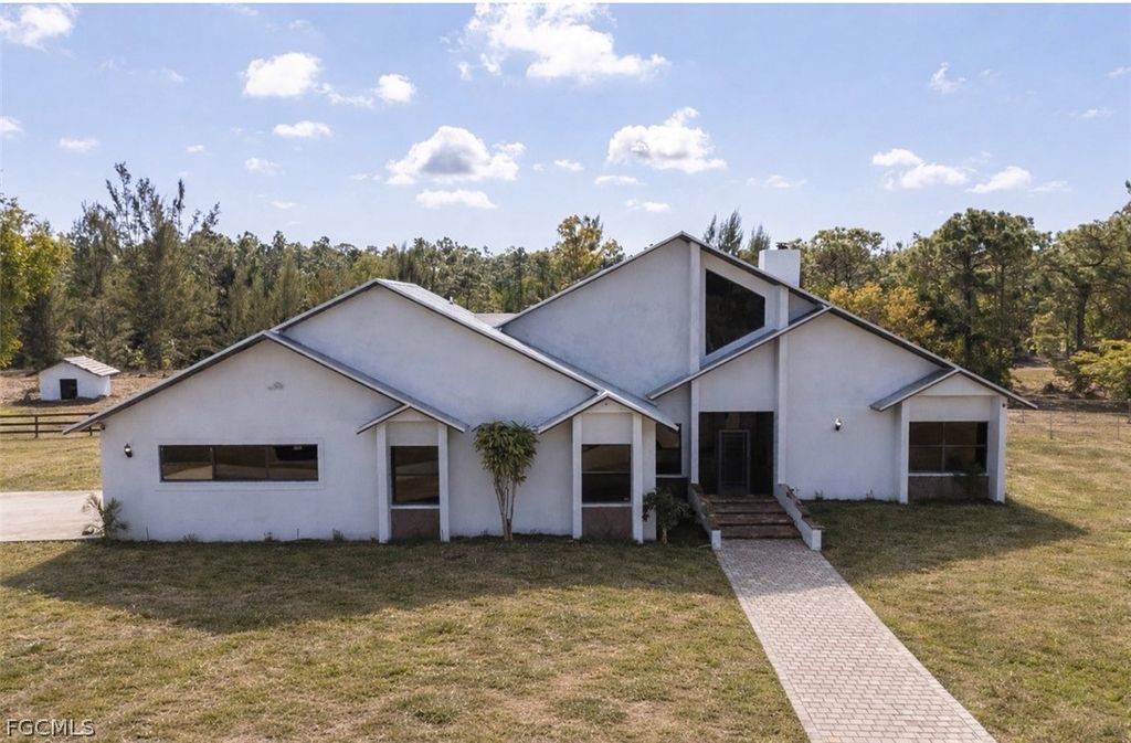 12751 Palmetto Pines DR, Cape Coral, FL 33909