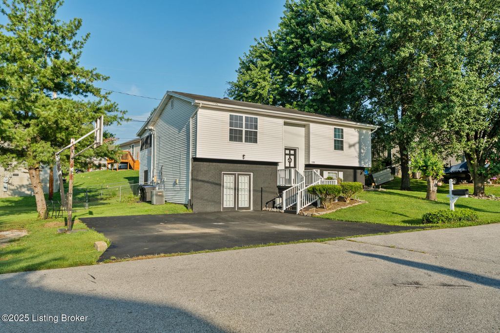 1108 Palisades Dr, Frankfort, KY 40601