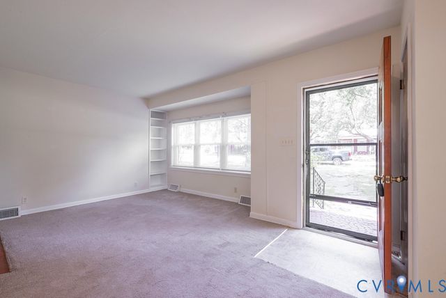 14616 Rivermont Rd, Chester, VA 23836