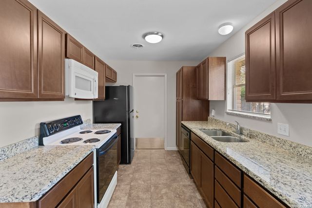 611 INDIGO ST, San Antonio, TX 78216