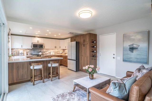 2234 S Linden Way E, Palm Springs, CA 92264