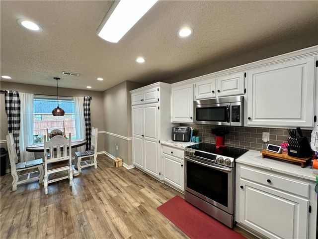 1001 S Seattle Avenue, Russellville, AR 72801