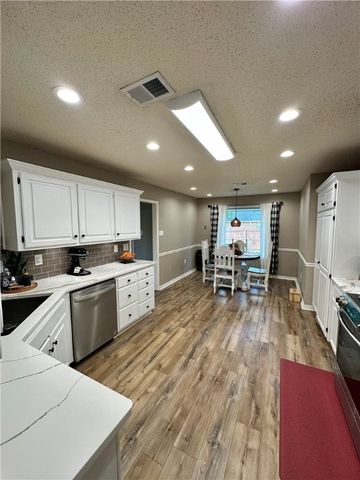 1001 S Seattle Avenue, Russellville, AR 72801