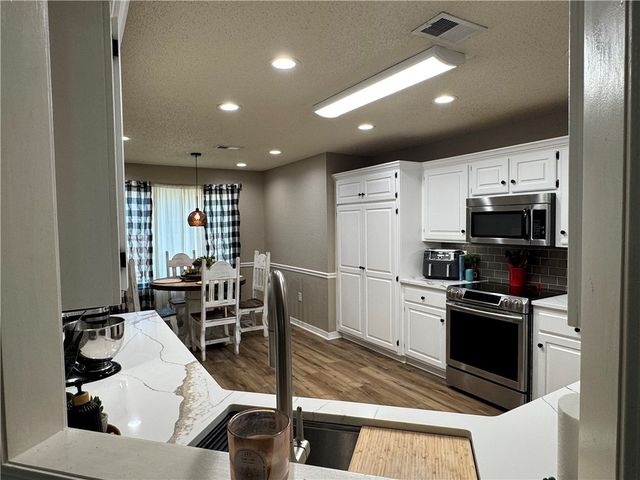 1001 S Seattle Avenue, Russellville, AR 72801