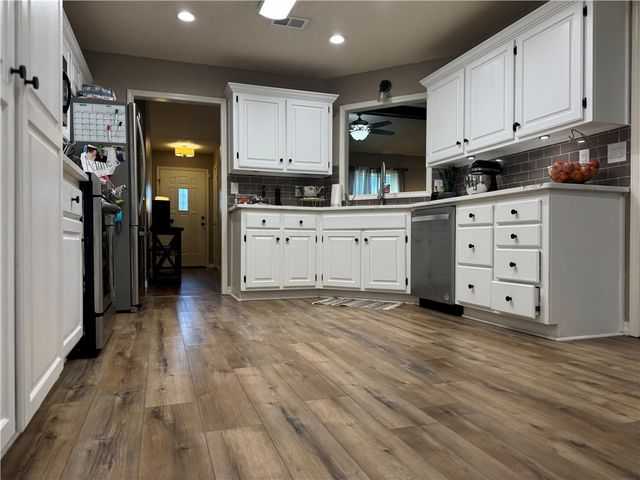 1001 S Seattle Avenue, Russellville, AR 72801