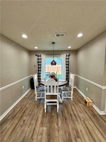 1001 S Seattle Avenue, Russellville, AR 72801