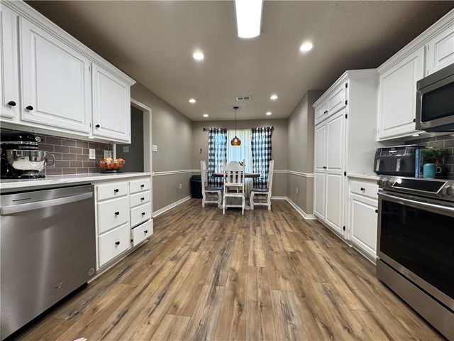 1001 S Seattle Avenue, Russellville, AR 72801