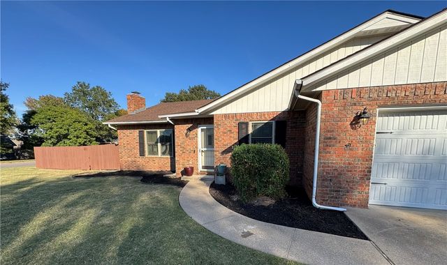 1001 S Seattle Avenue, Russellville, AR 72801