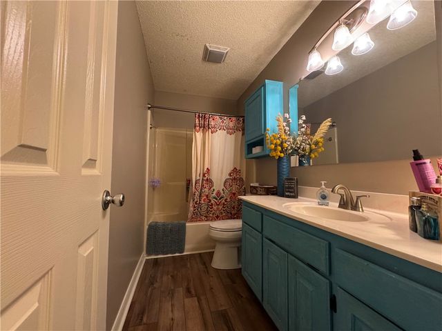 1001 S Seattle Avenue, Russellville, AR 72801