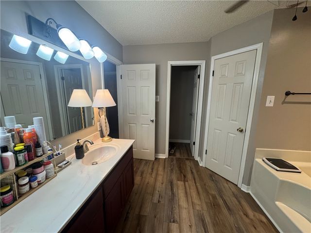 1001 S Seattle Avenue, Russellville, AR 72801