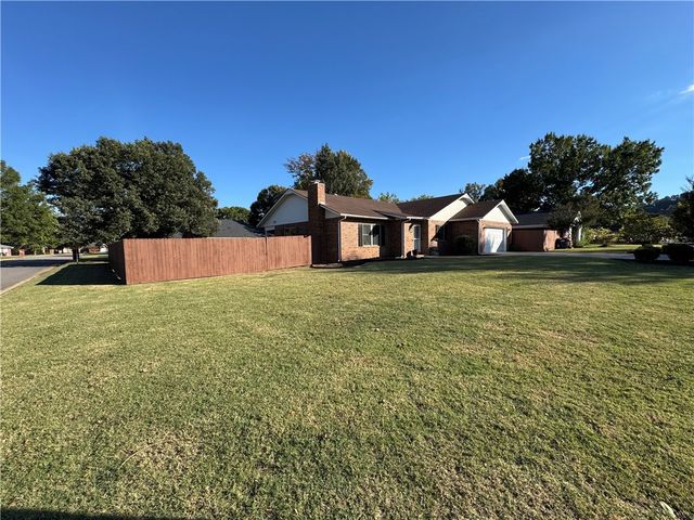 1001 S Seattle Avenue, Russellville, AR 72801