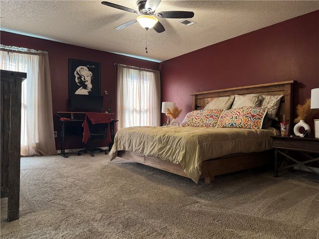 1001 S Seattle Avenue, Russellville, AR 72801