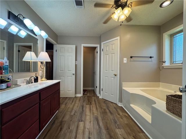 1001 S Seattle Avenue, Russellville, AR 72801