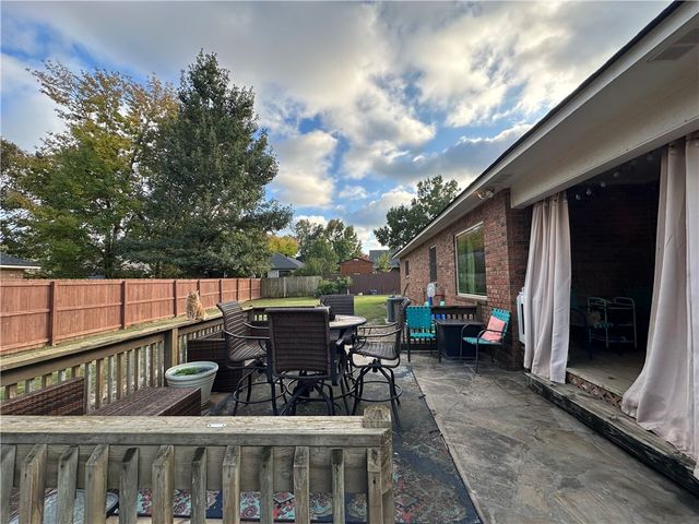 1001 S Seattle Avenue, Russellville, AR 72801