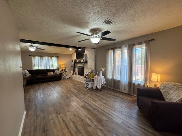 1001 S Seattle Avenue, Russellville, AR 72801