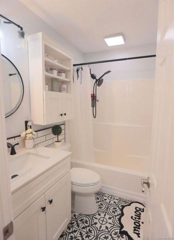 407 Tree Road, South Setauket, NY 11720