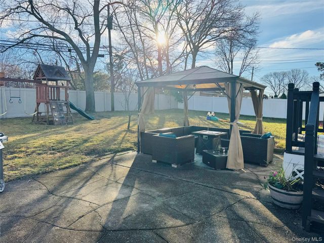 407 Tree Road, South Setauket, NY 11720