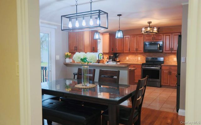 407 Tree Road, South Setauket, NY 11720