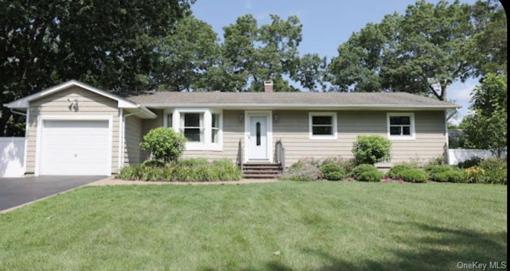 407 Tree Road, South Setauket, NY 11720