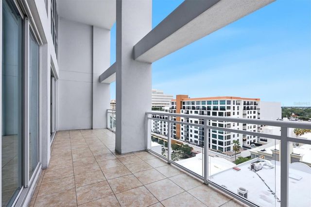 1990 MAIN STREET 4, Sarasota, FL 34236