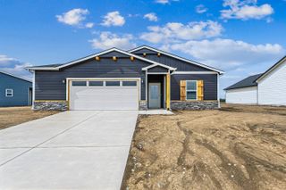 1607 N Emerald Valley Dr., Mulvane, KS 67110