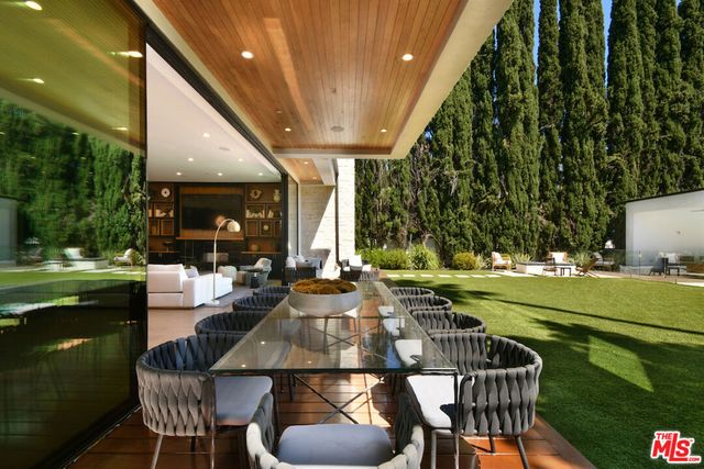 4544 Woodley Avenue, Encino, CA 91436