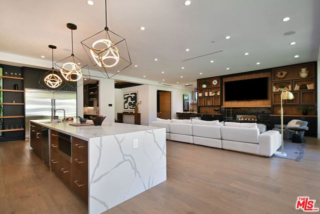 4544 Woodley Avenue, Encino, CA 91436