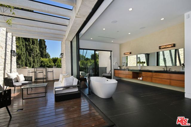 4544 Woodley Avenue, Encino, CA 91436