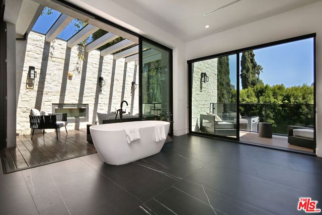 4544 Woodley Avenue, Encino, CA 91436