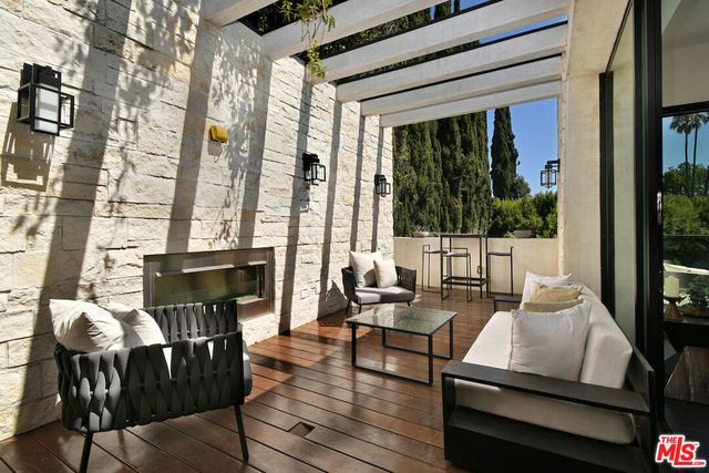 4544 Woodley Avenue, Encino, CA 91436