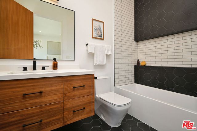 4544 Woodley Avenue, Encino, CA 91436