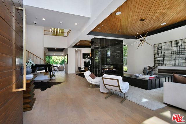 4544 Woodley Avenue, Encino, CA 91436