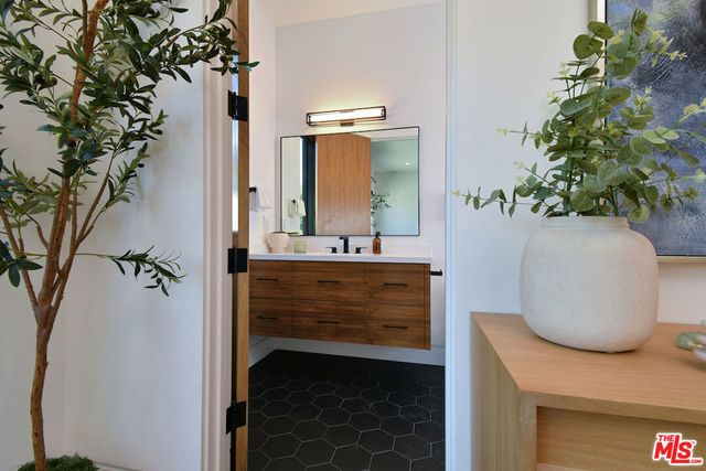 4544 Woodley Avenue, Encino, CA 91436