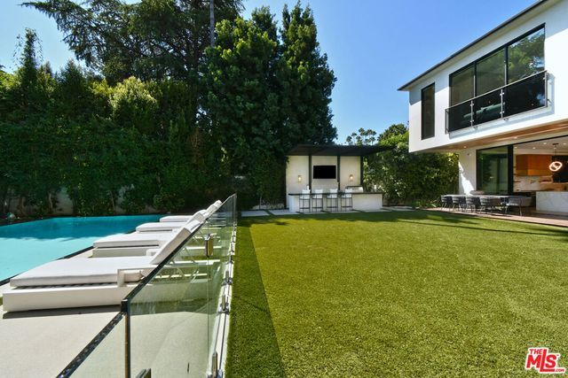 4544 Woodley Avenue, Encino, CA 91436