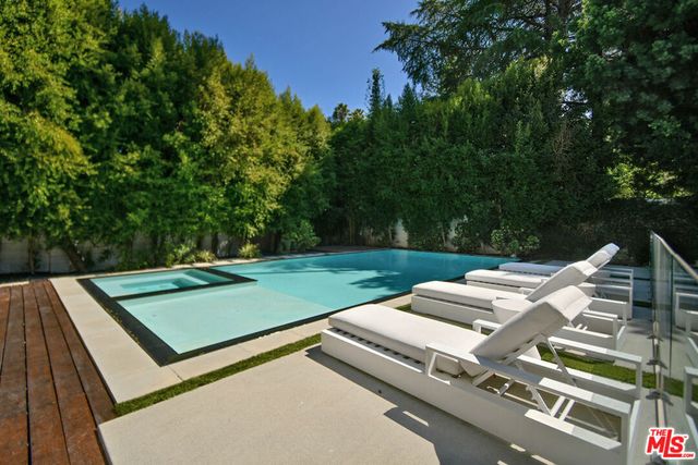 4544 Woodley Avenue, Encino, CA 91436