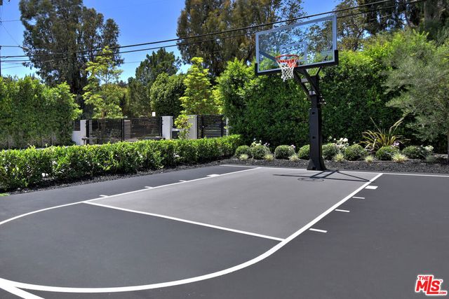 4544 Woodley Avenue, Encino, CA 91436