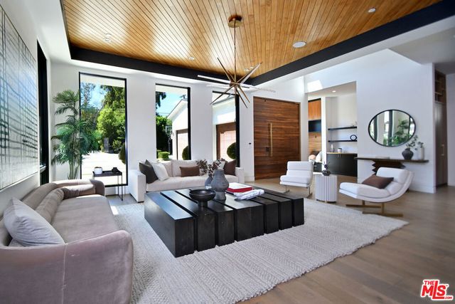 4544 Woodley Avenue, Encino, CA 91436