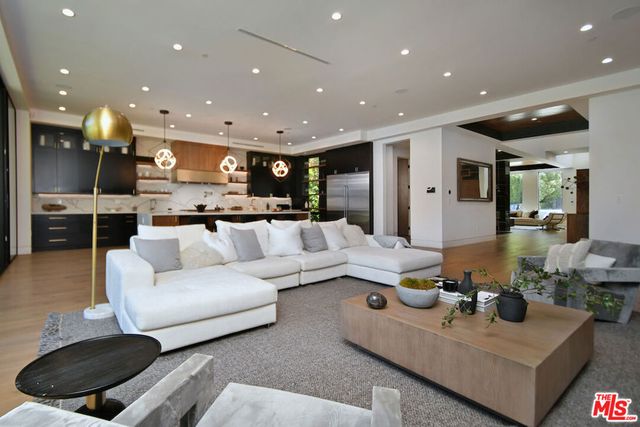 4544 Woodley Avenue, Encino, CA 91436