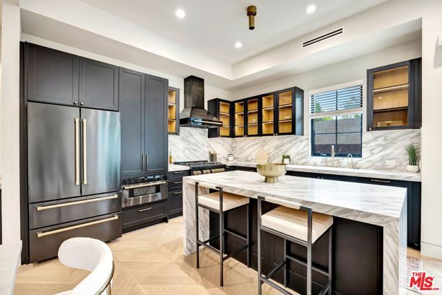 652 Huntley Drive 102, West Hollywood, CA 90069