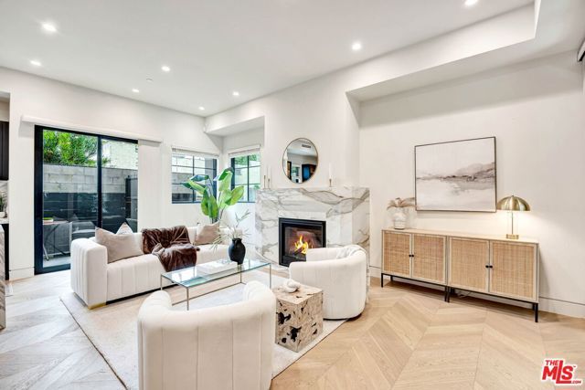 652 Huntley Drive 102, West Hollywood, CA 90069