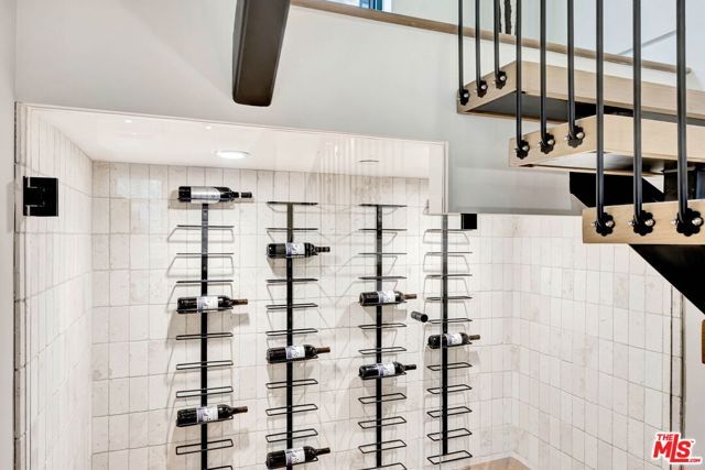 652 Huntley Drive 102, West Hollywood, CA 90069