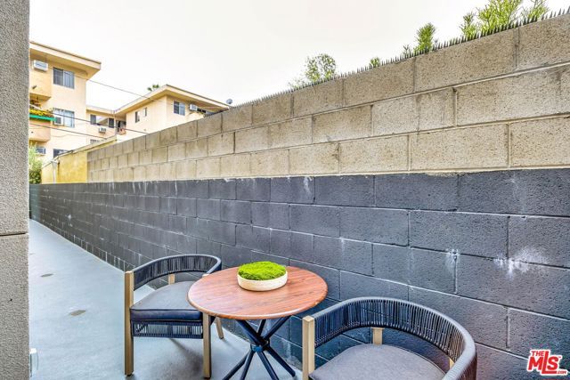 652 Huntley Drive 102, West Hollywood, CA 90069