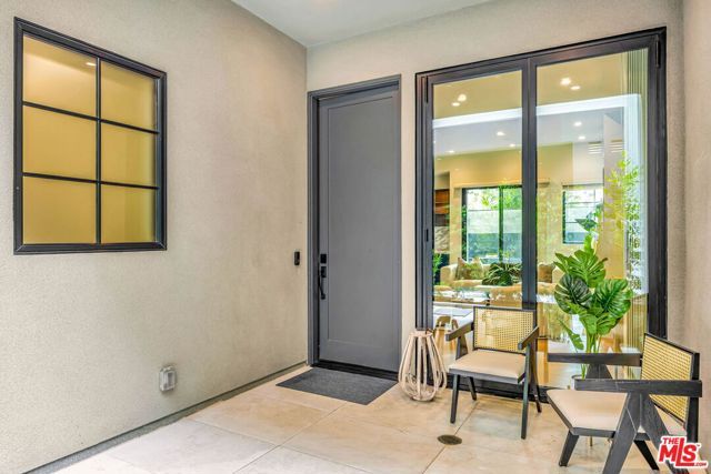 652 Huntley Drive 102, West Hollywood, CA 90069