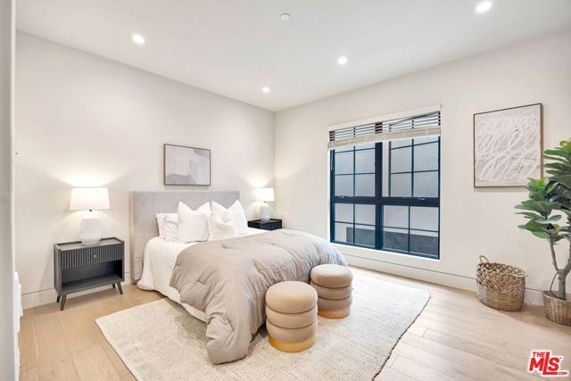 652 Huntley Drive 102, West Hollywood, CA 90069