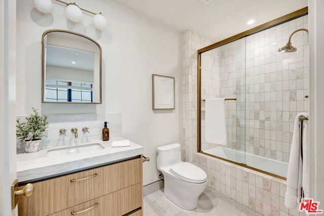 652 Huntley Drive 102, West Hollywood, CA 90069