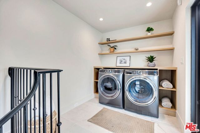 652 Huntley Drive 102, West Hollywood, CA 90069