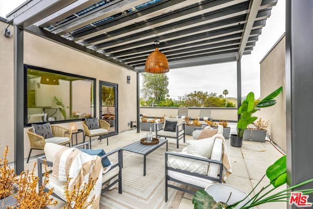 652 Huntley Drive 102, West Hollywood, CA 90069