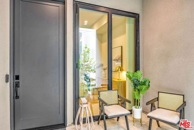 652 Huntley Drive 102, West Hollywood, CA 90069