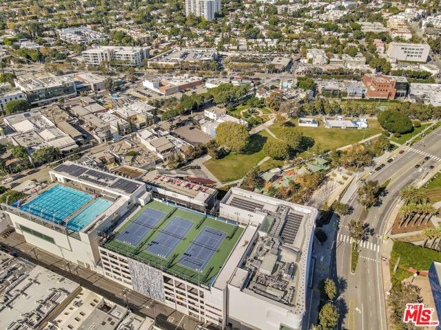 652 Huntley Drive 102, West Hollywood, CA 90069