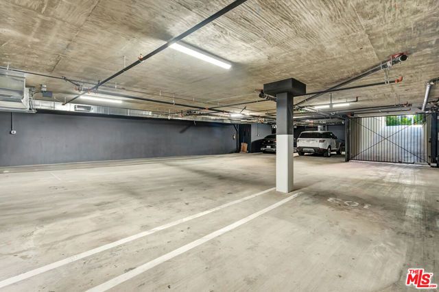 652 Huntley Drive 102, West Hollywood, CA 90069